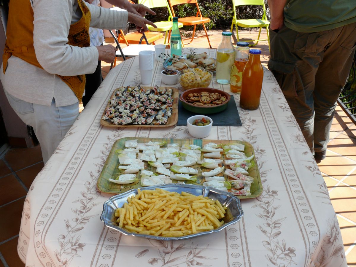 la table de l'apéro sur la terrasse